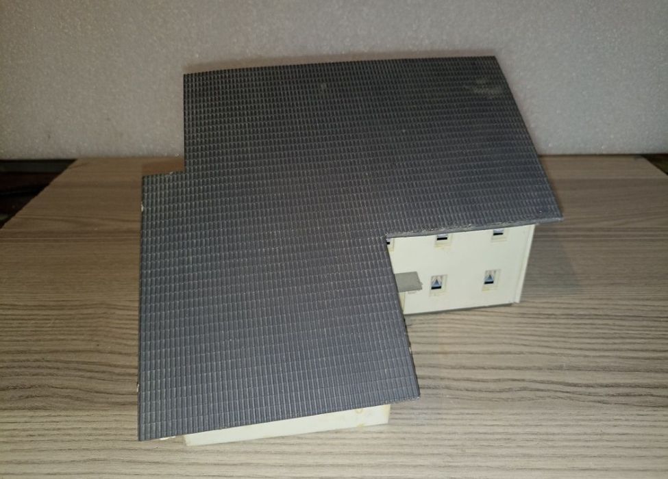 Diorama Faller 130302, casa cu panouri solare scara H0

Dimensions
200