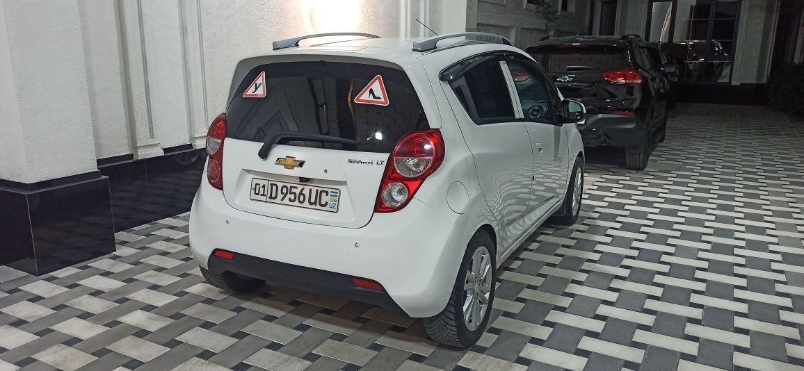 Spark pozitya 4 sotiladi