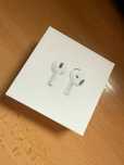 Apple AirPods 4.
