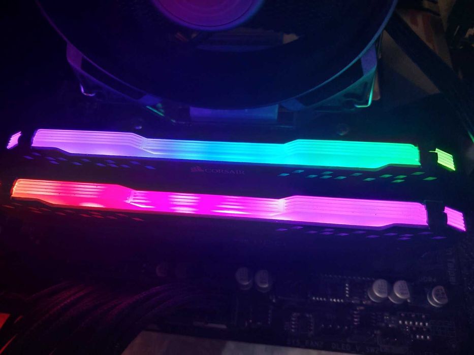 32GB 2666Mhz CL16 - Corsair Vengance RGB PRO