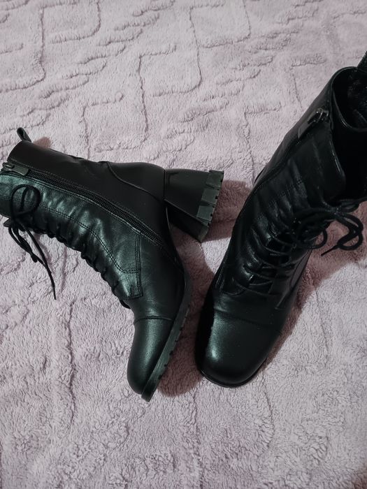 Продавам дамски боти