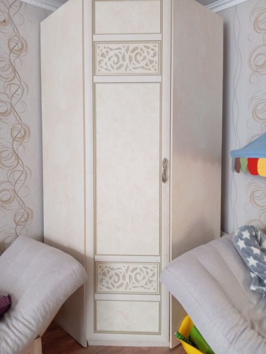 Продам угловой шкаф большой за 10тыс