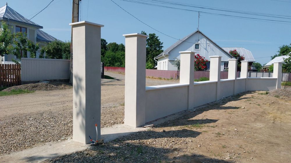 Capace și plinta gard