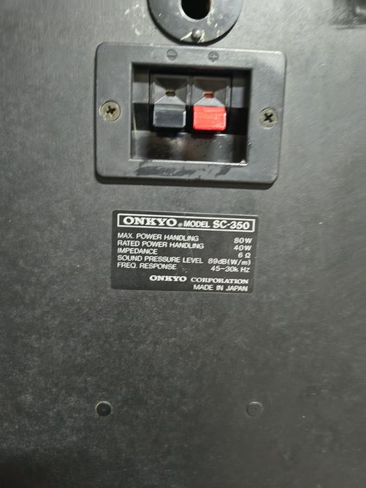 Linie audio Onkyo cu boxe