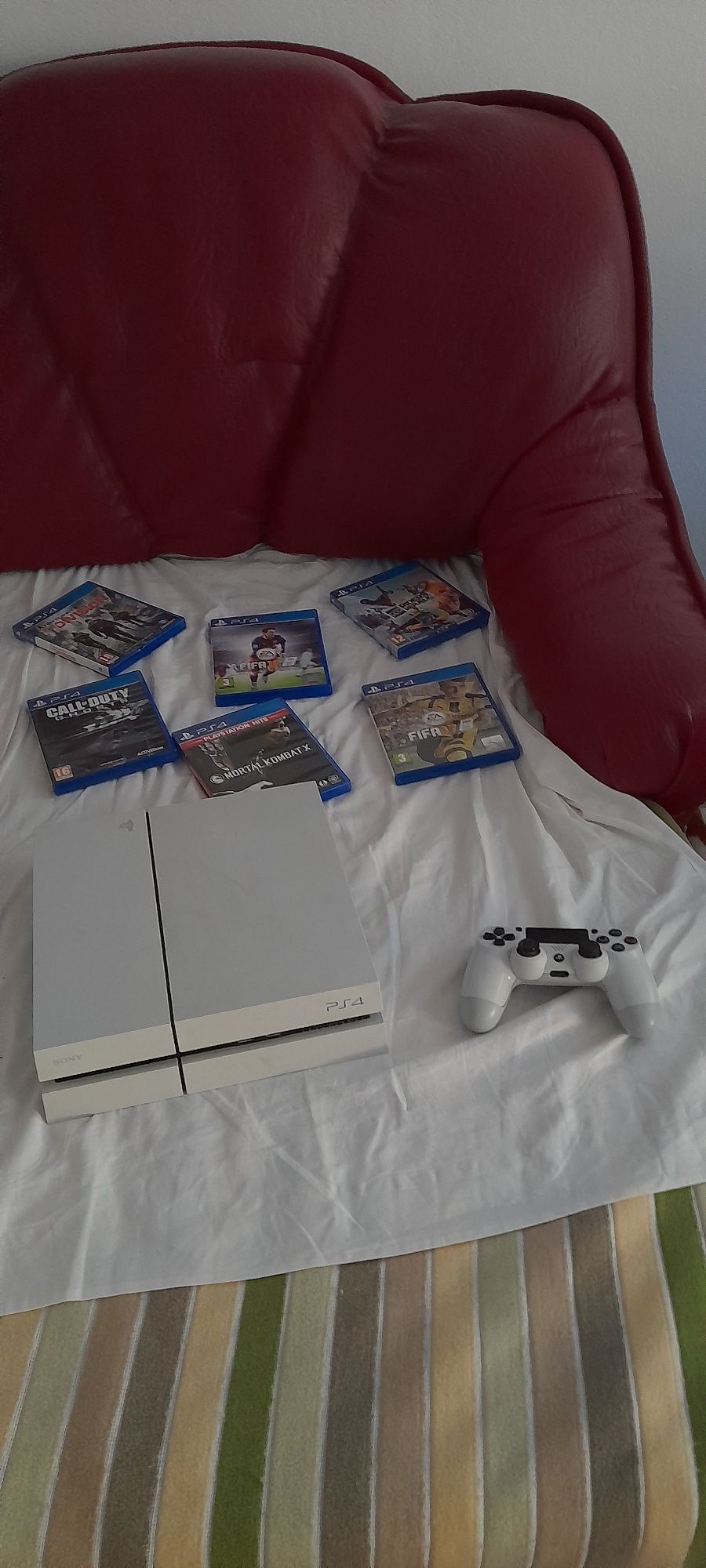 Vând ps4 cu jocuri rare 6 bucăți