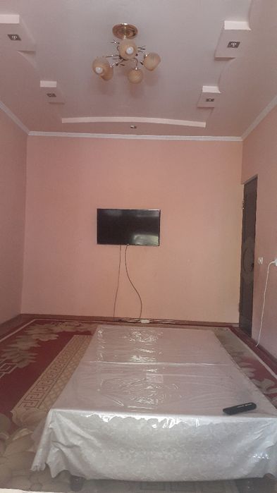 Кора камиш 2/1 да 2/2/4 хонали квартира сотилади.