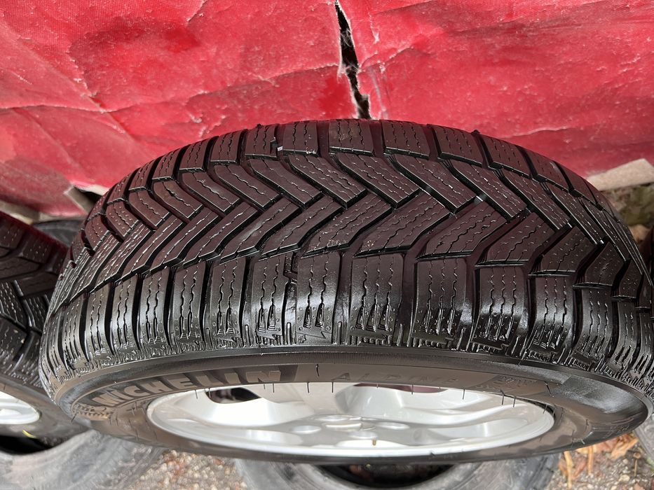 Джанти за Dacia Оригинални 15” 4x100 6j ET40 с зимни гуми Мишелин