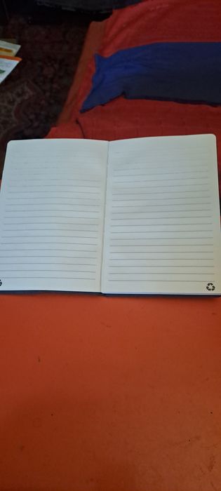 Incarcator wireless incorporat in agenda birou