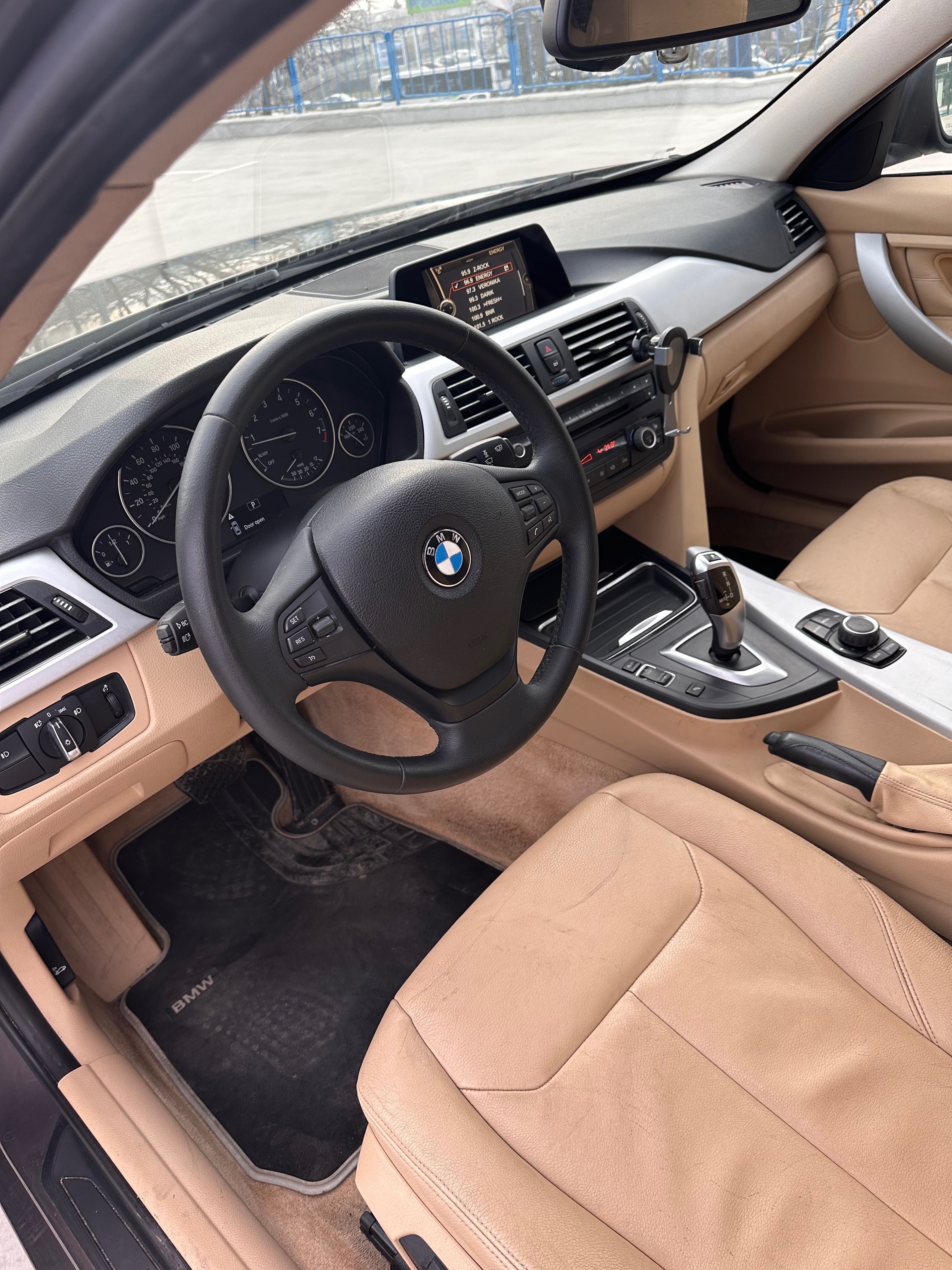 BMW   328i   f30