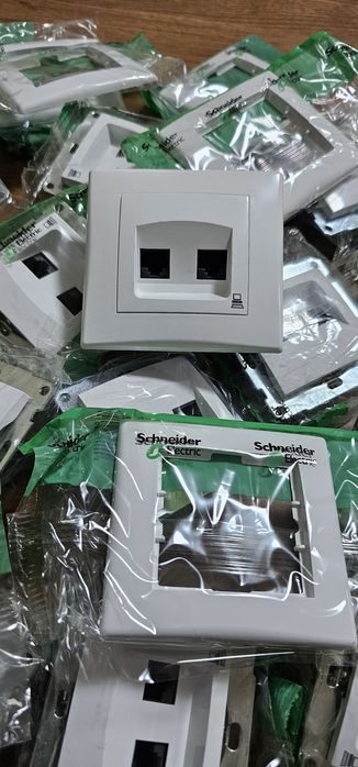 Розетка компьютерная двухместная Schneider Electric