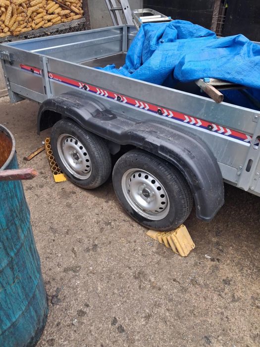 Remorca repo an 2024 are 2 axe cu o lungime de 3 merri cu latime 1.60