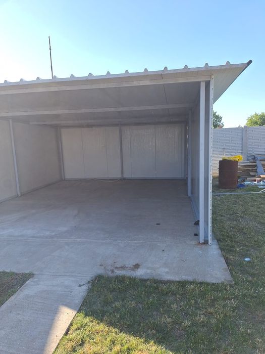 Vand garaje auto din structura metalica