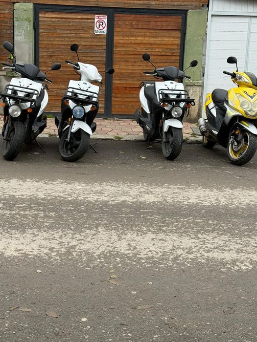 Închiriez scutere / Rent Scooters