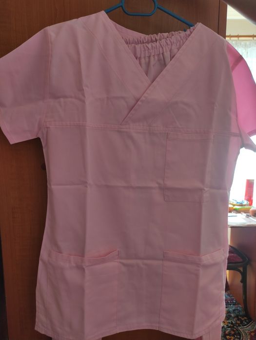 Vând costume medicale  damă
