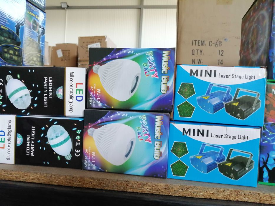 Мини лазер-лазерен проектор движещи се точки и фигури-Червени и Зелени