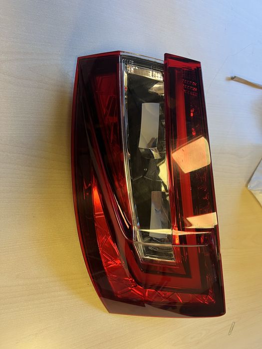 Stop dreapta spate skoda superb 3 orginal DEFECT! Este ars, pt piese