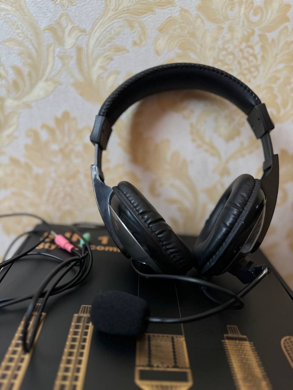 Продаётся Наушники  Компьютер