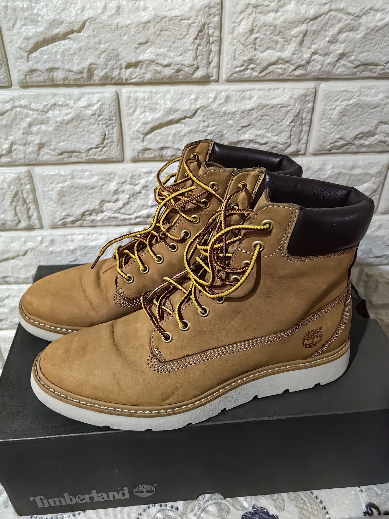 Timberland женские 38-38,5, на узкую ногу