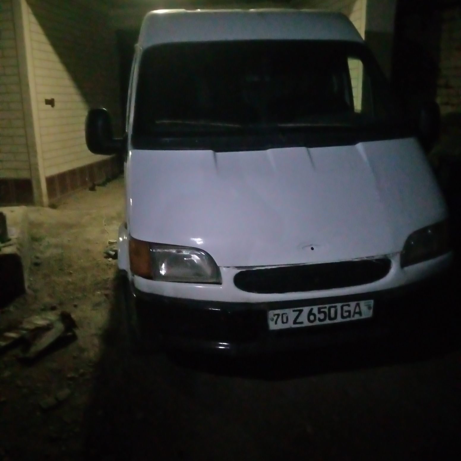 Ford transit sotiladi