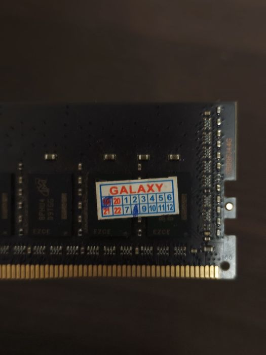 Оперативная память DDR4 — 2 плашки по 4 ГБ (2666 и 2400 МГц)