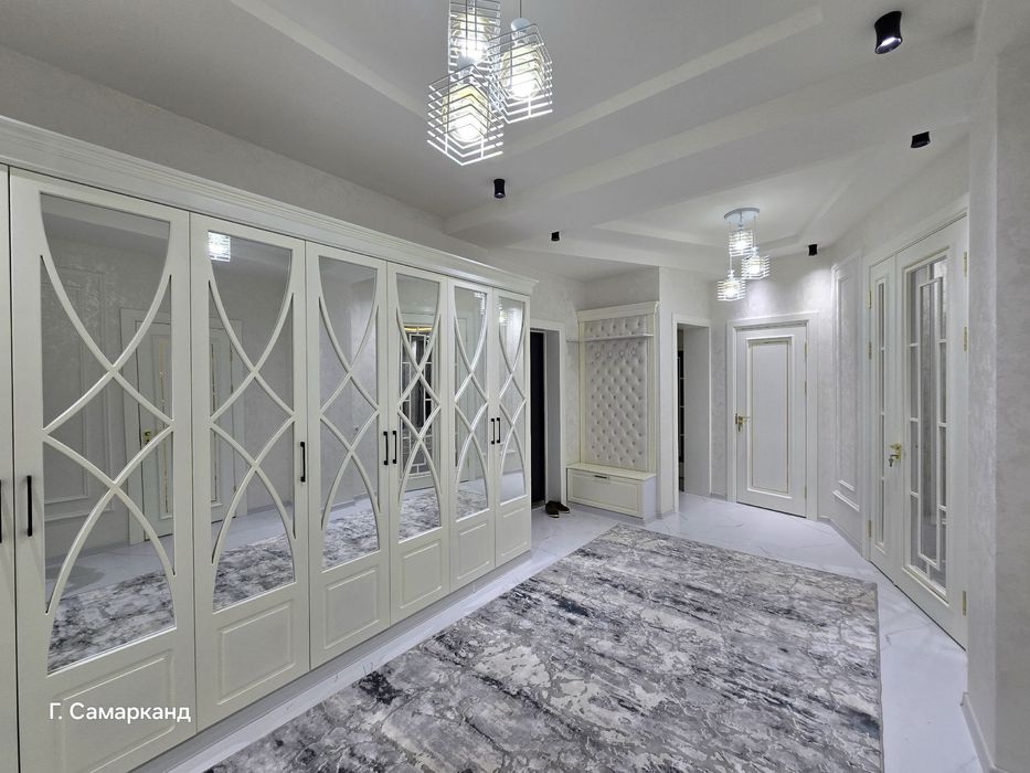 Прлдается 4 комнатная квартира площадью 135 кв.м. По улице Рудаки