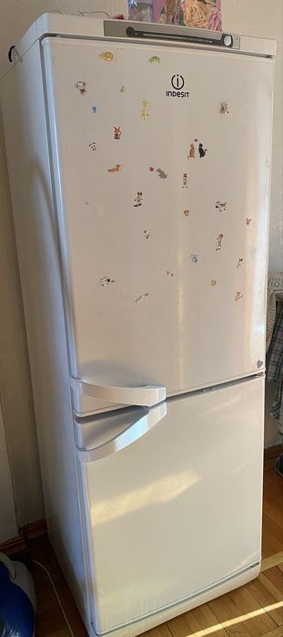 Холодильник Indesit (на запчасти)