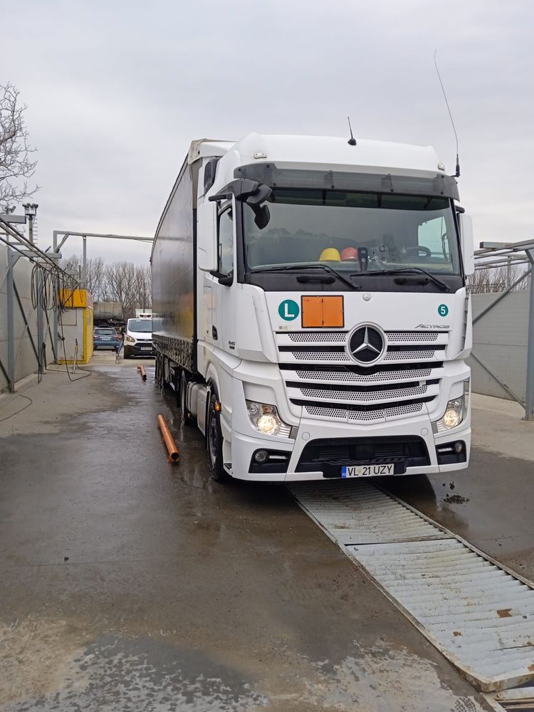 Mercedes Actros MP4 (ansamblu cap tractor si semiremorca)