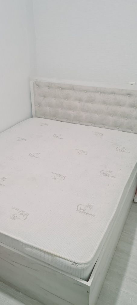 Продам двухспальную кровать 160×170