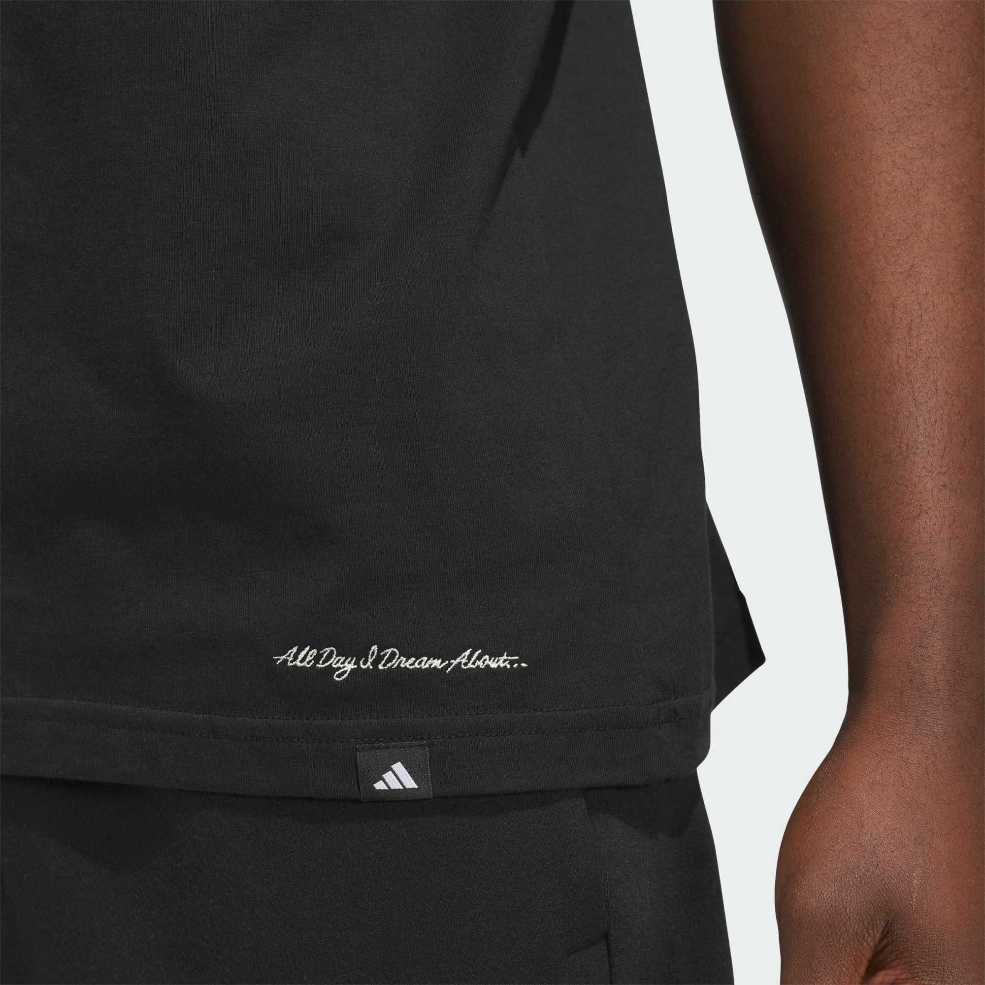 Новая оригинальная футболка Adidas с принтом. Размер: M