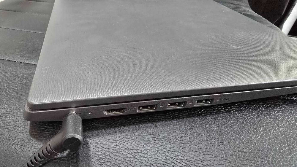 Лаптоп Lenovo V15 ADA RAM 8GB, 256GB SSD , Vega 8
