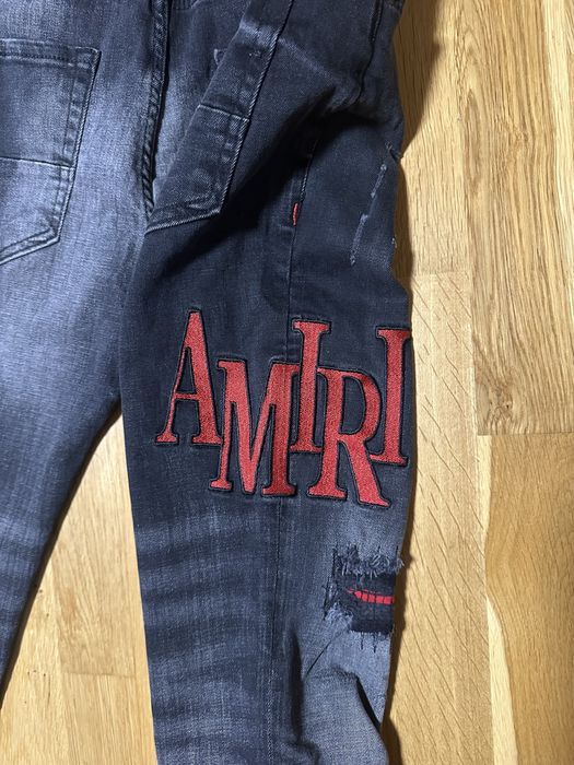 Blugi Amiri noi cu eticheta