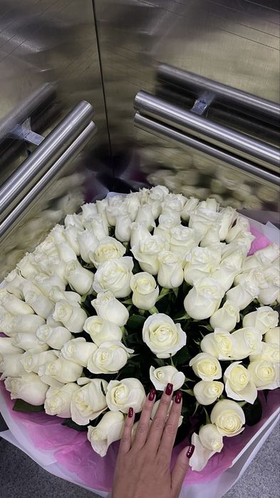 Продам белые розы