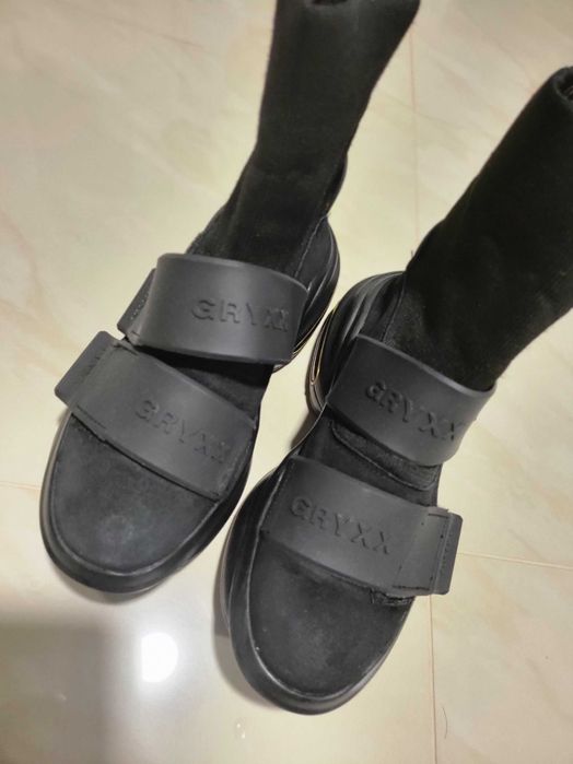 Ghete negre GRYXX ORIGINAL folosite odata măr imea 35, talpă masivă