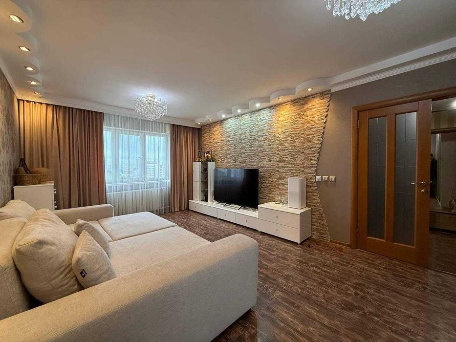 Срочная продажа огромной 4-х комн квартиры в ЖК Свечки