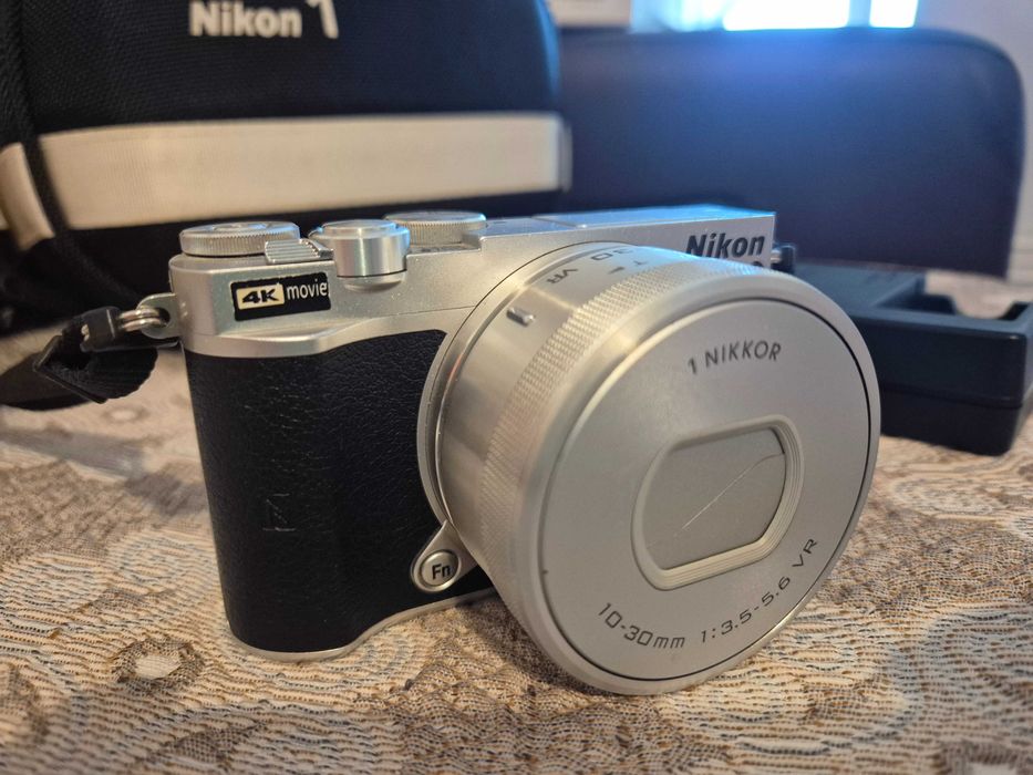 Aparat foto mirrorless Nikon 1 J5 ca nou
