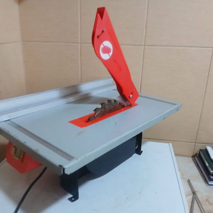 Circular motor asicron fără carbuni