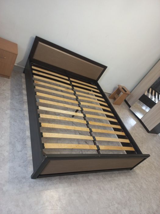 Продам двухспальную кровать