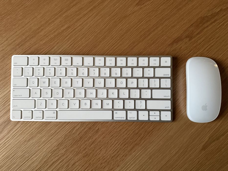 Apple Magic Keyboard + Apple Magic Mouse