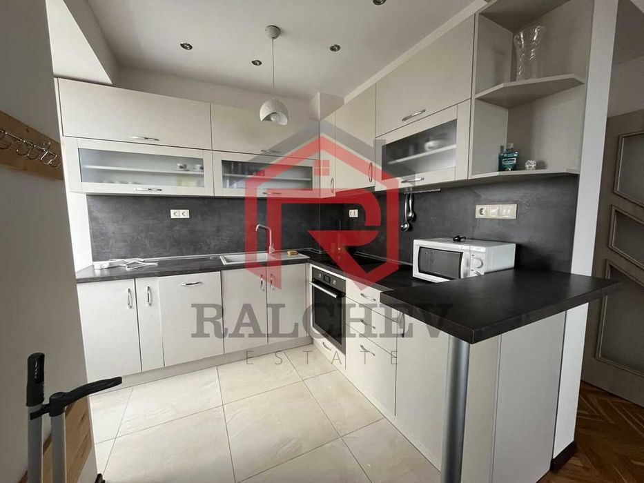 Тристаен апартамент с Морска панорама / Общината