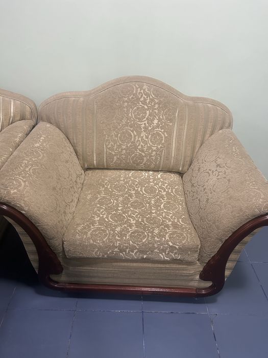 Два дивана и кресло