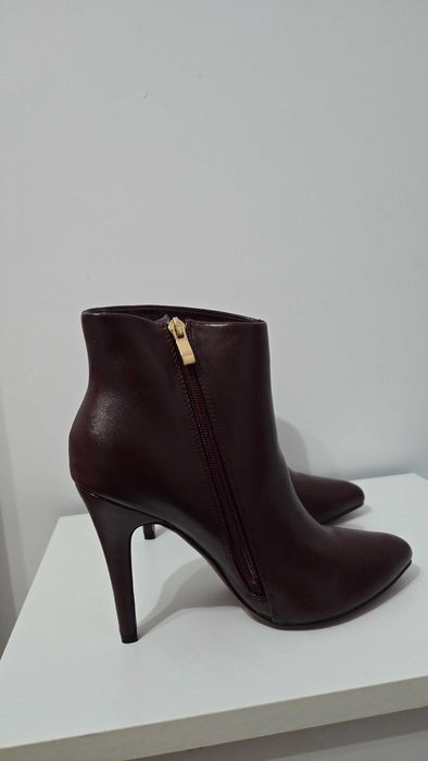 Vând botine elegante cu toc stiletto culoarea maro-ruginiu