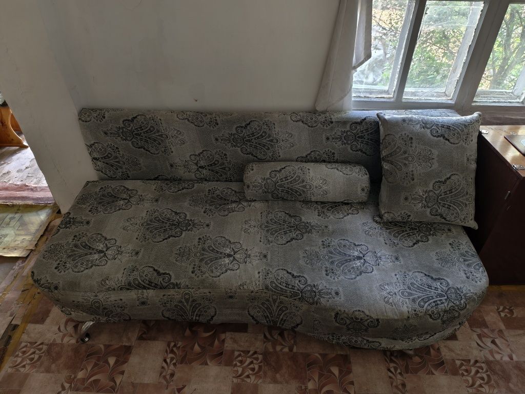 -серый диван б/у