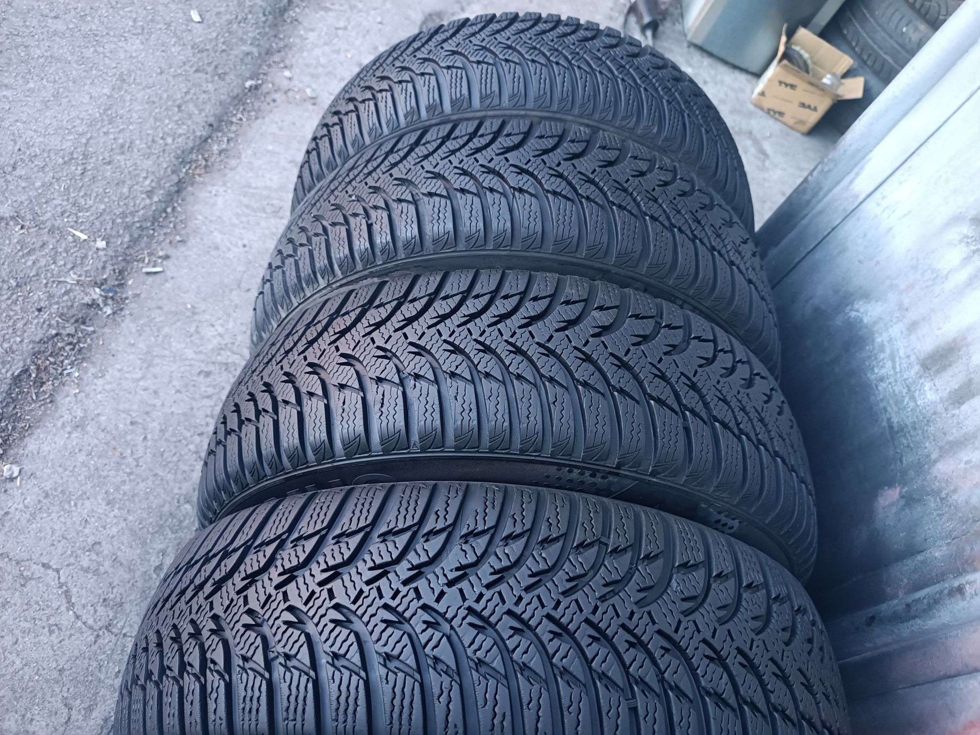 185/60/15 Kumho .