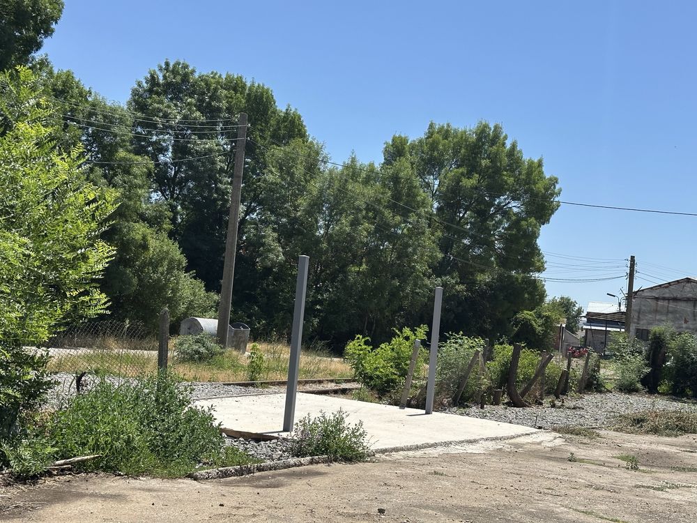 Продават се  Халета