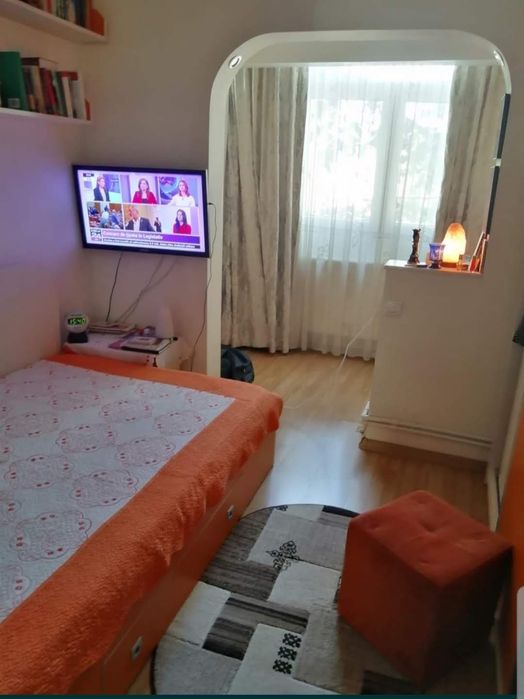 Inchiriez o camera intr-un apartament de 3 camere