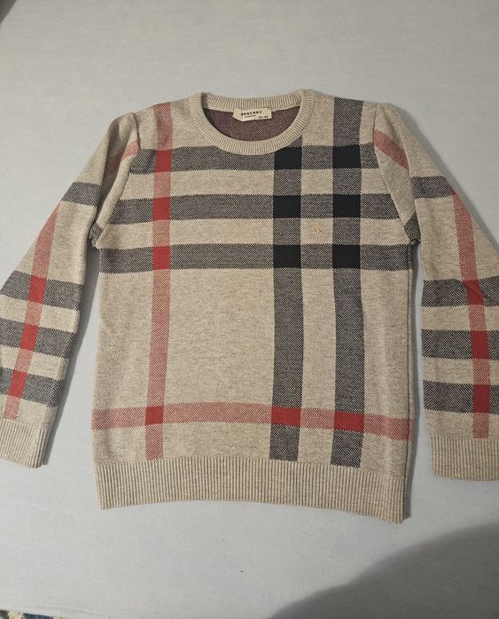 Vând pulover Burberry  copii