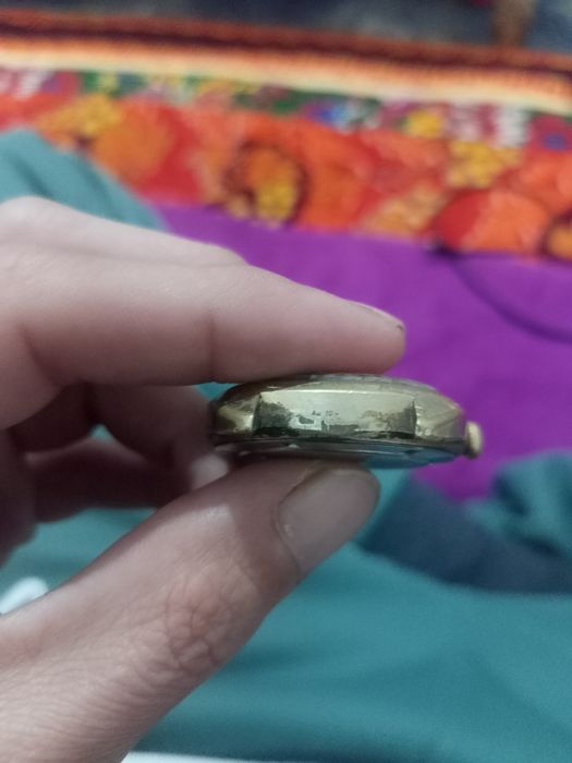 Золотой старый кулан. Золотой часы.