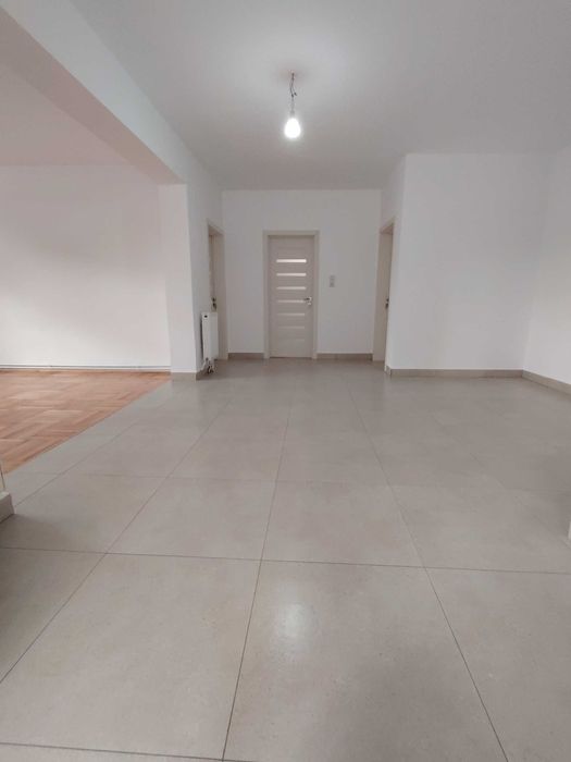 Casa de vânzare în drumul Petrestiului