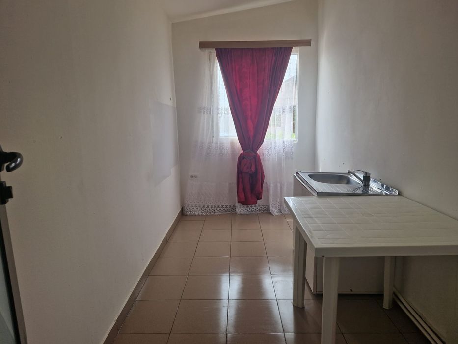 Închiriez etaj casă