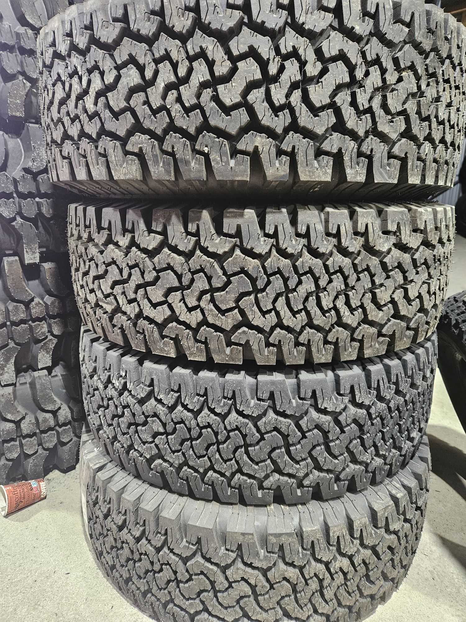 Anvelope off road 265/70R 16.